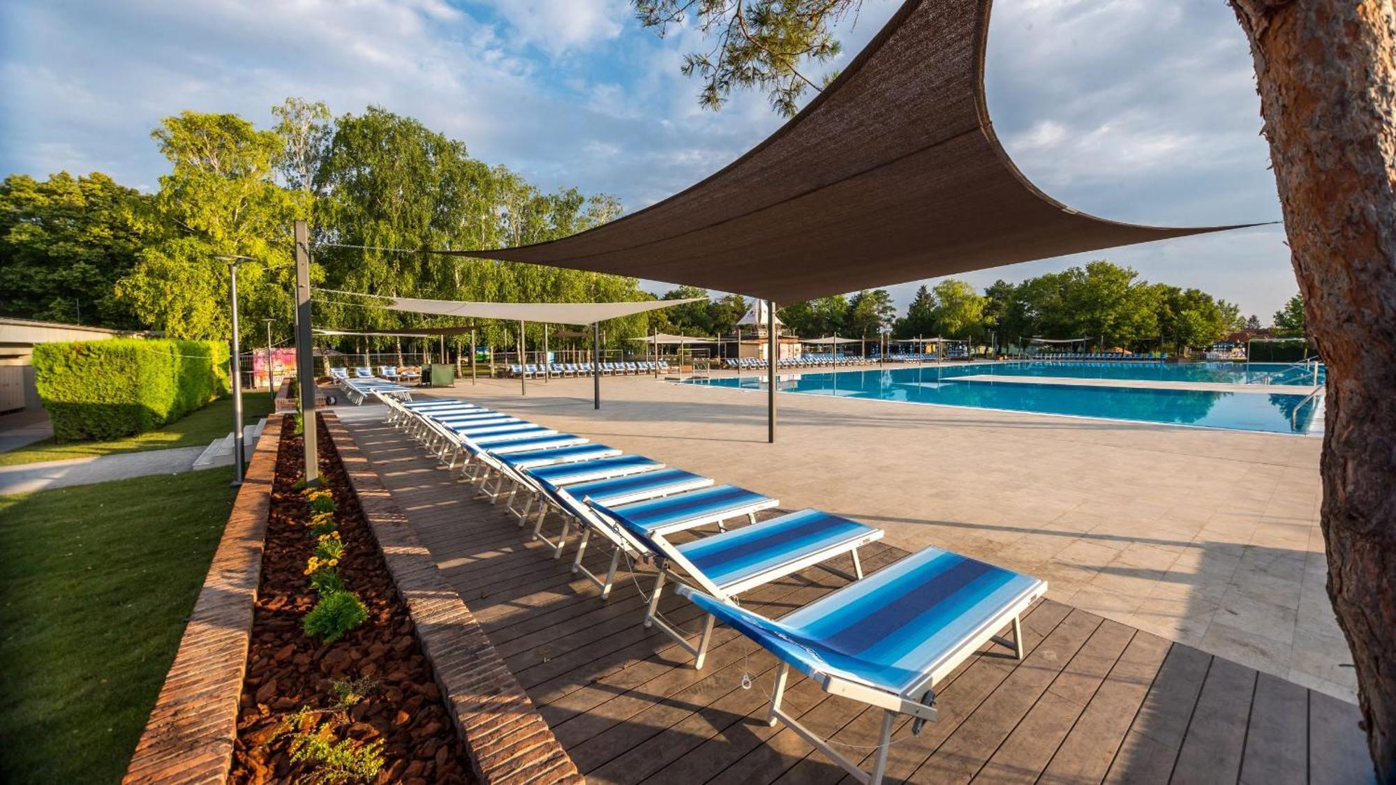 Harmonia Riva Apartman B11 Dunajská Streda Exteriör bild